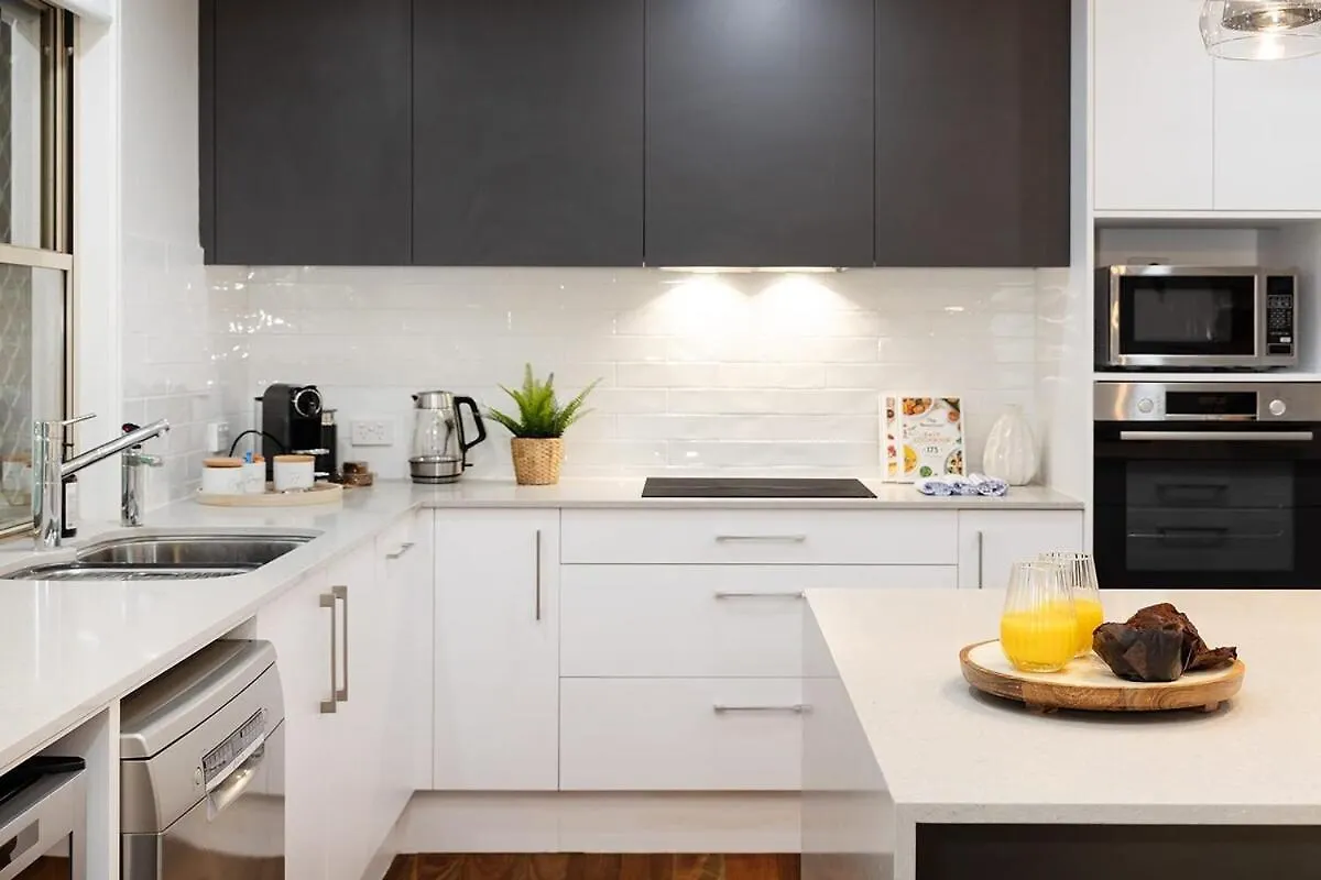 Newly Finished With Modern Fittings And Nice Open Spaces Брисбен